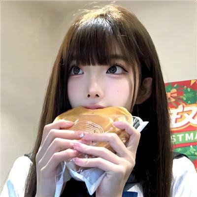 戴流苏耳环的少女